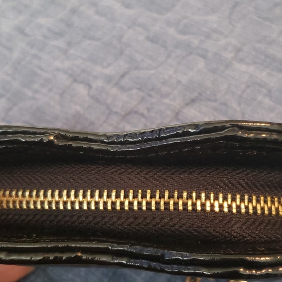 Mini Lips Wristlet. - Picture 4 of 4